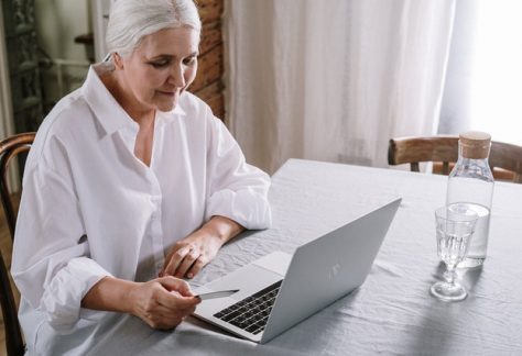 starejsi_splet_pexels