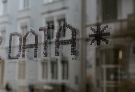 claudio-schwarz-fyeOxvYvIyY-unsplash-data-640px