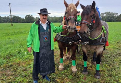 2024_09_19-radijska-oddaja-vsi-sosedje-marjan-trcek-konjerejsko-drustvo-barhje-foto-slovenske-novice